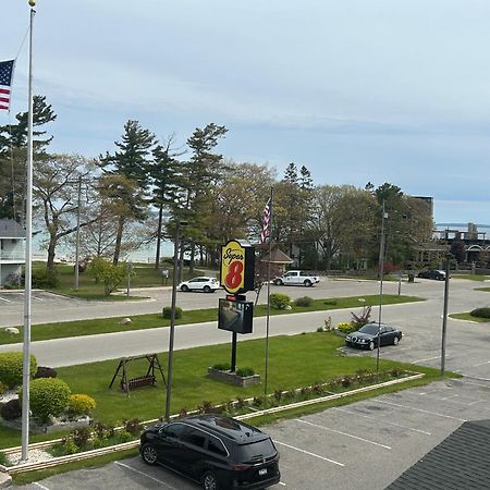 Super 8 By Wyndham Bridgeview Of Макіно-Сіті Екстер'єр фото